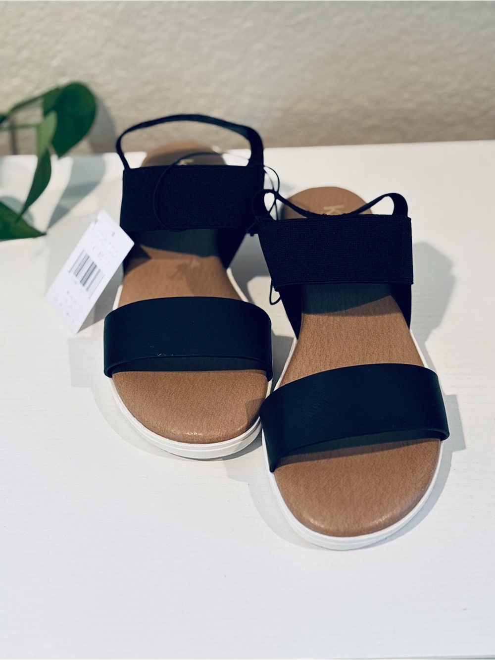Kensie Black Strappy Sandals with White Sole